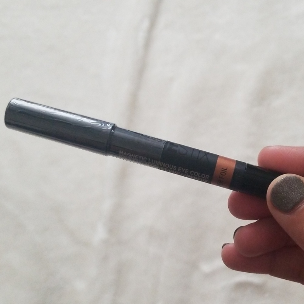 NUDESTIX - Magnetic Luminous Eye Color